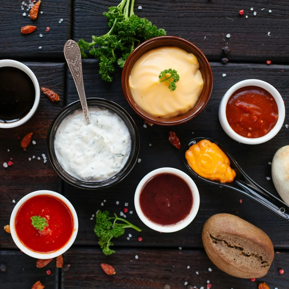 기념일과 특별한 식사에 어울리는 창의적인 소스